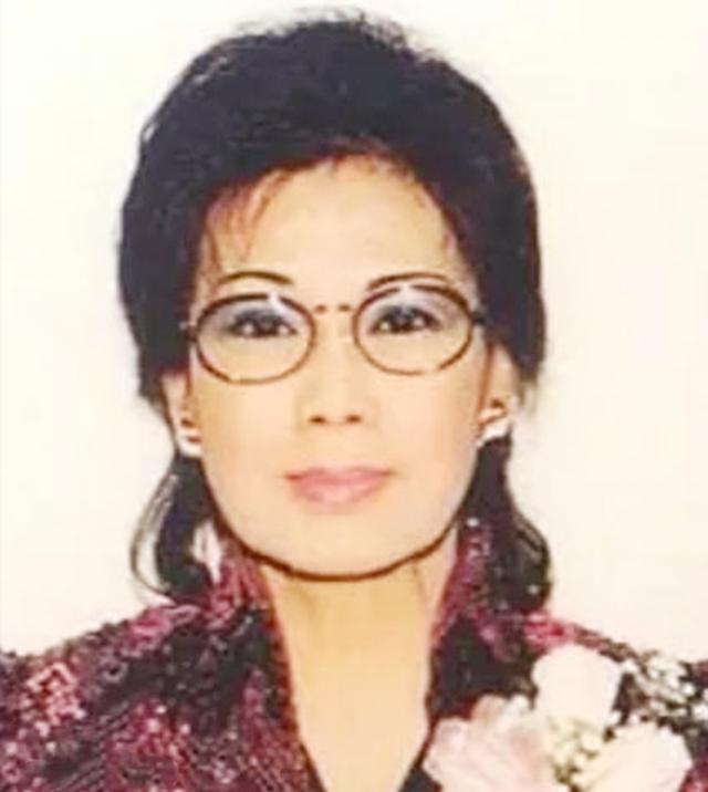 二三房遵守家规不争产,豪门正妻吕燕妮,一生未得到霍英东的爱情