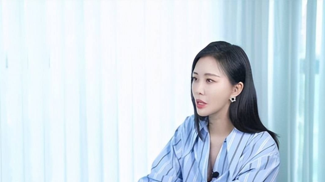 回顾田朴珺逼走原配,背靠王石逆袭却称独立女性,如今假面被撕下