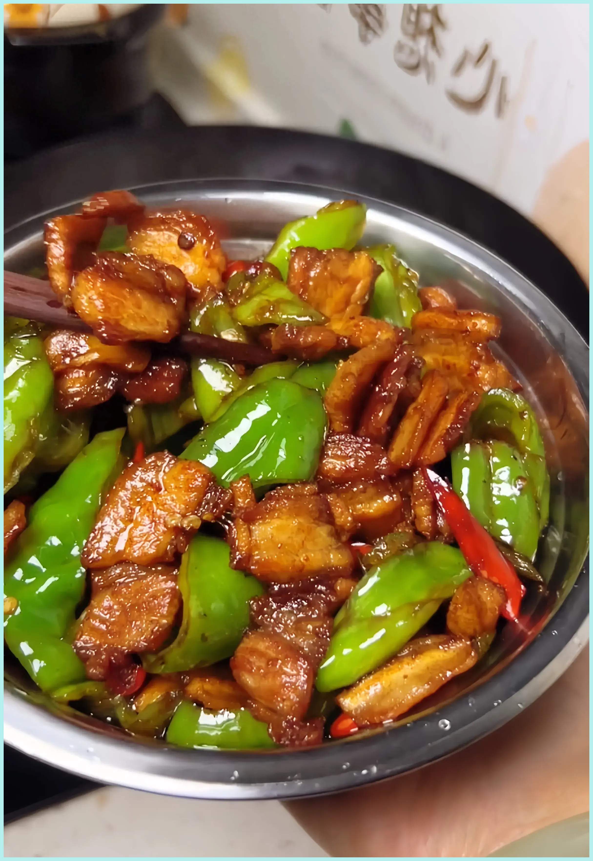 每次都被这道菜香到不行,巨好吃的家常辣椒炒肉做法