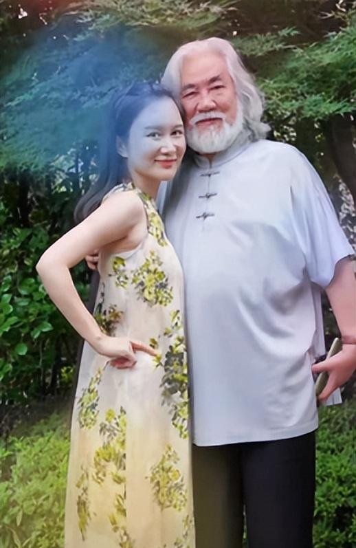 张纪中比娇妻大小31岁,她专挑大龄成功男士动手,是真心相爱?