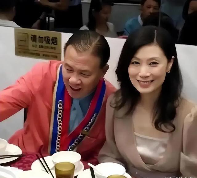 万梓良现任老婆照片图片