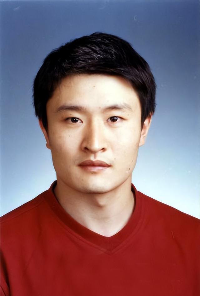 跳水冠军王克楠:郭晶晶的初恋,车祸早逝,遗孀单身替他养父母