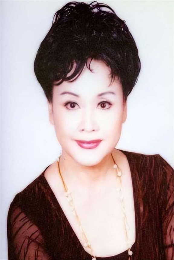 79岁高龄的李谷一其实长这样?隐瞒我们62年!素颜无假发惊艳众人