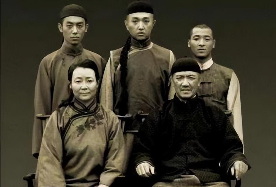 闯关东四张全家福,究竟有何深意,朱开山的经历给出了答案