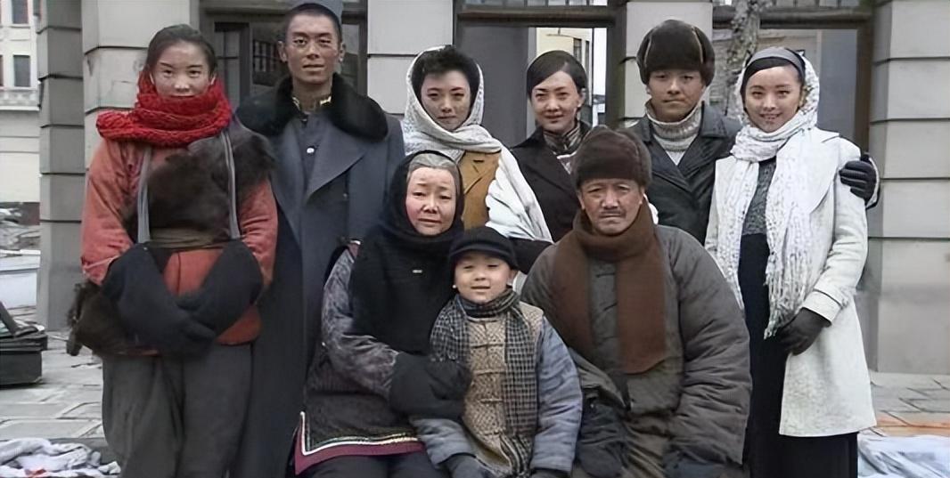 闯关东四张全家福,究竟有何深意,朱开山的经历给出了答案