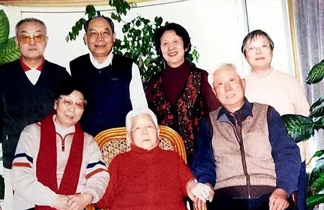 2020年,高岗夫人百岁辞世,她是众多红二代心中永远的李校长