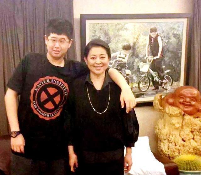 倪萍:与著名导演杨亚洲再婚后,她与继子的关系如何?