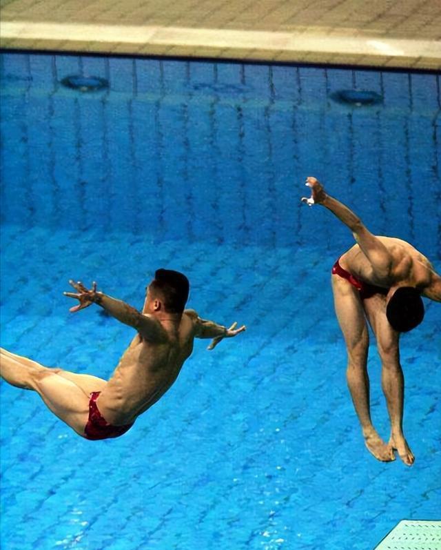 跳水冠军王克楠:郭晶晶的初恋,车祸早逝,遗孀单身替他养父母