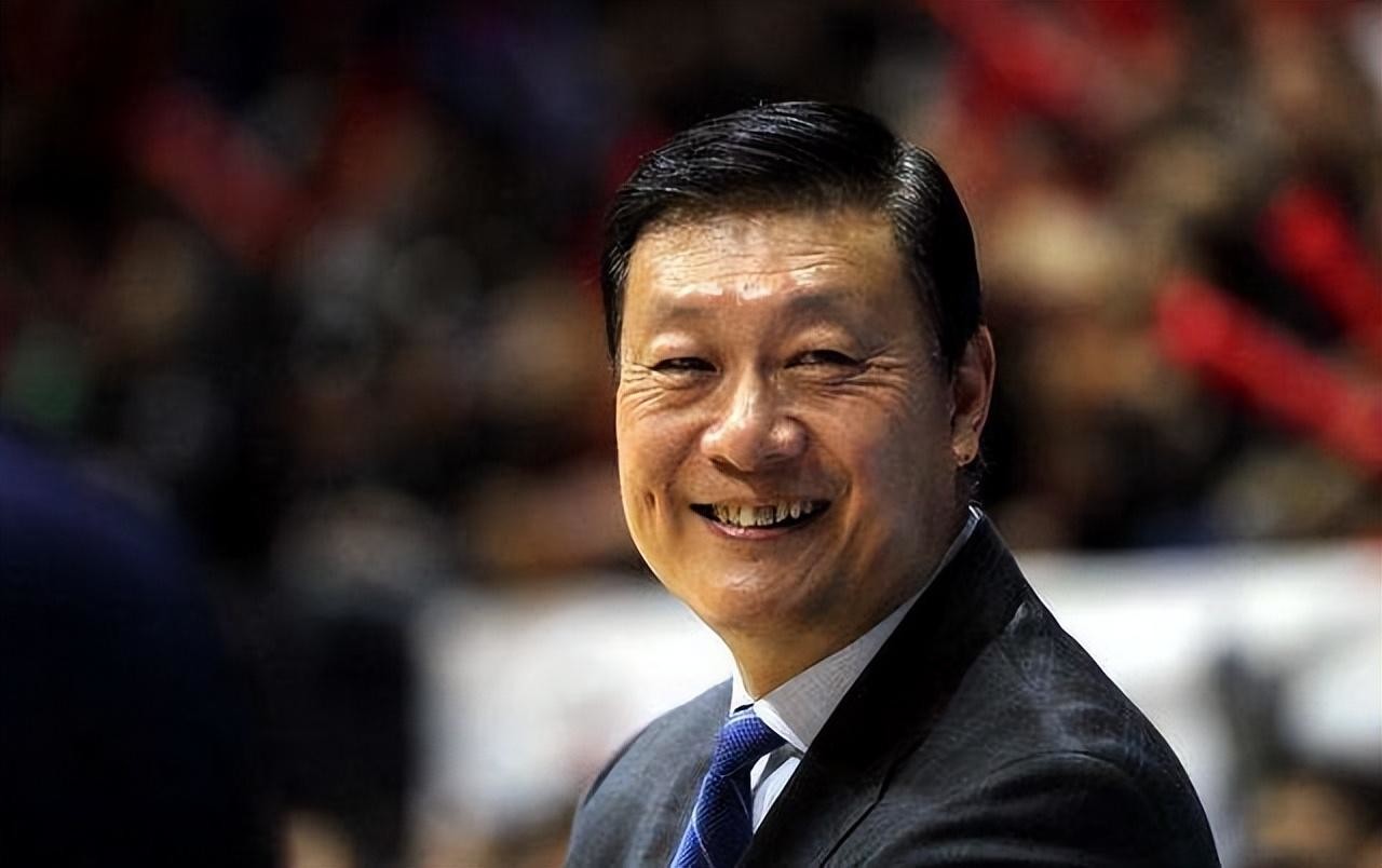 回顾李秋平:培养出姚明,李炜,却在中年丧妻,独自送女儿出嫁