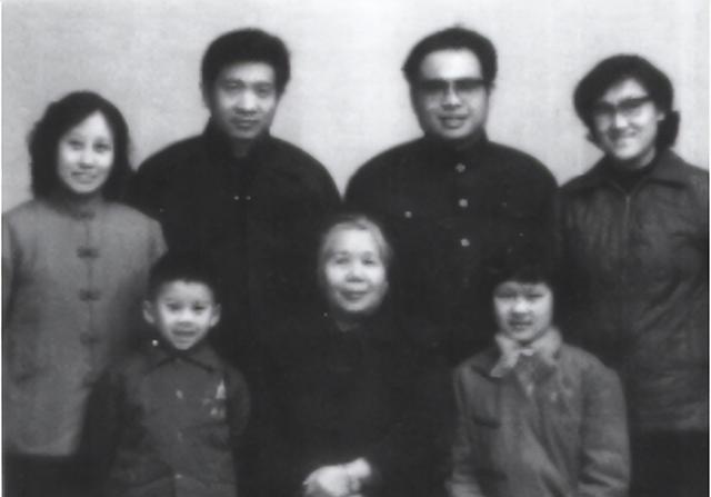 1949年外籍将军洪水在越南重新娶妻,胡志明:按中国夫人的意思办