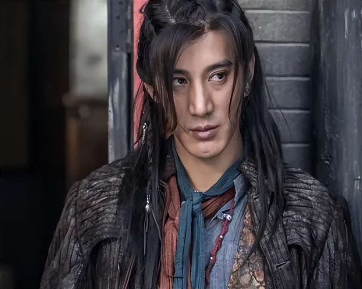 "康巴汉子"蒲巴甲,事业发展平平,情史却丰富,女友一个接一个