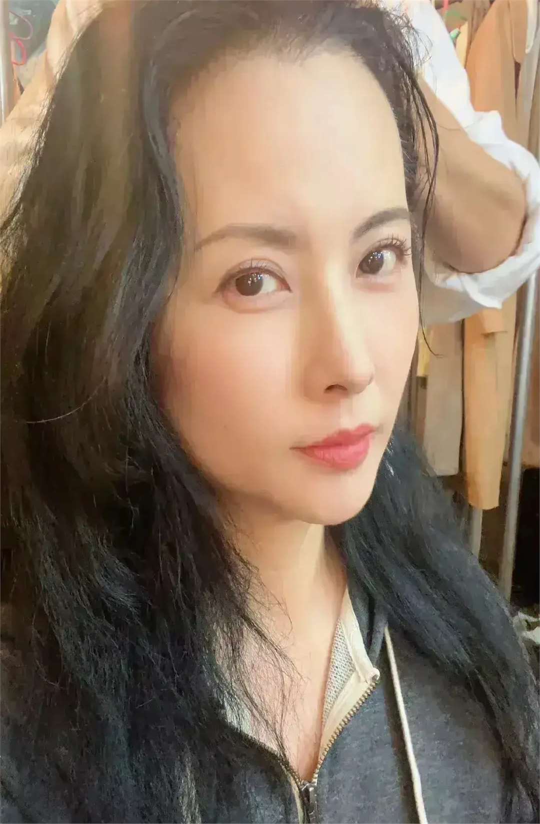 杨明娜与艺人田亮离婚后,独自抚养儿子长大,如今事业蒸蒸日上