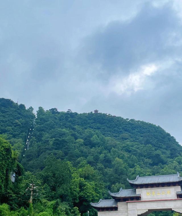 黔南第一山,有山有水有熊猫,还免门票,外地游客必去的景点之一