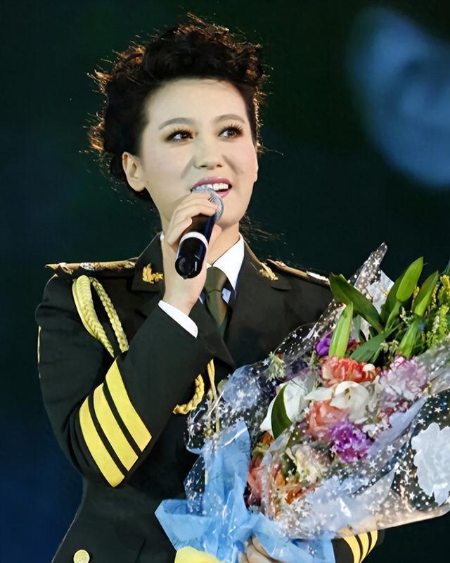 没唱功也叫歌手,这4位军旅女歌手将告诉你,什么叫飒爽英姿