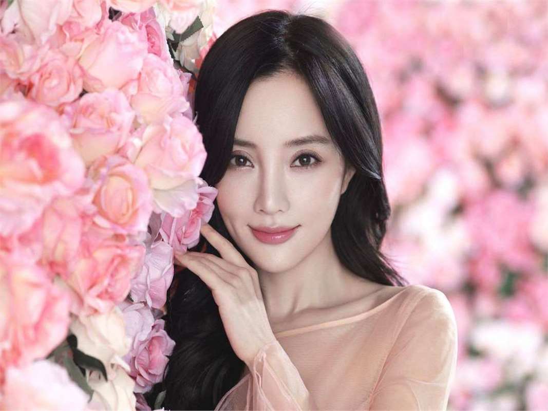 李小璐过往情史:15岁拿下李晨,与韩庚街头亲吻,婚后红杏出墙