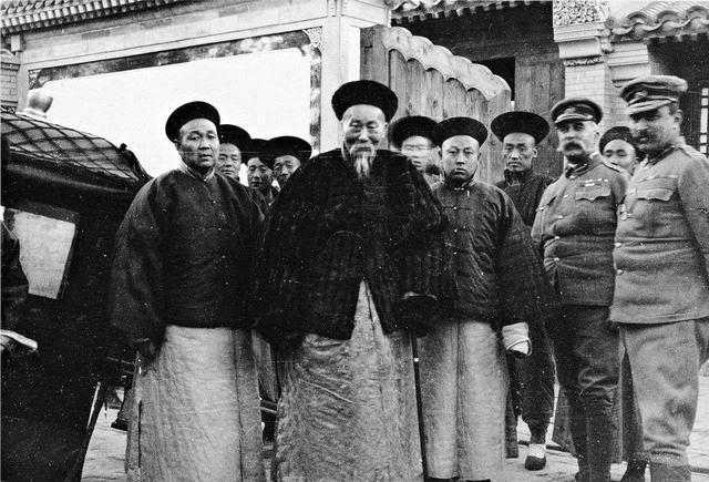 1958年,李鸿章的尸体被拖拉机拖到街上游街示众,直到化为乌有