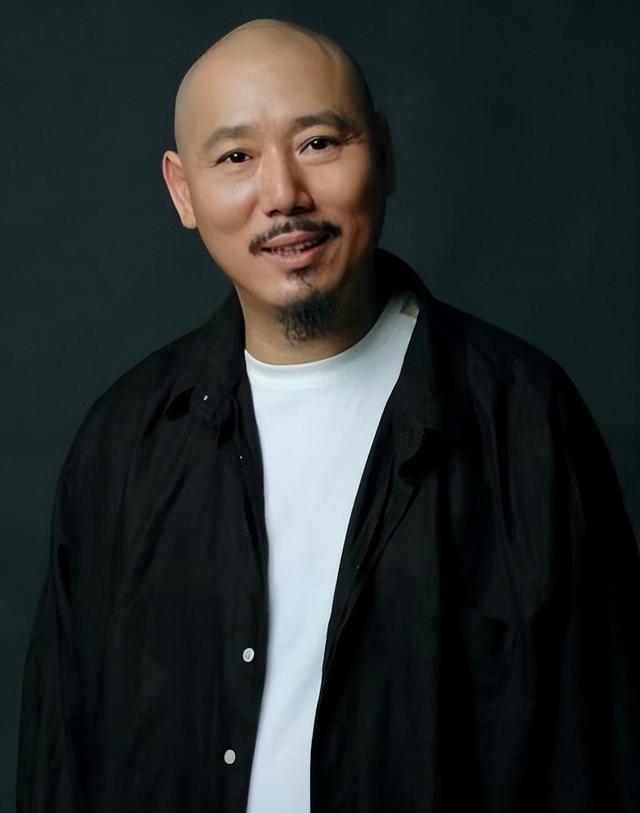 李成儒探讨年龄差异:大2婚妻18岁,为何爱上小28岁侯璎珏却无果