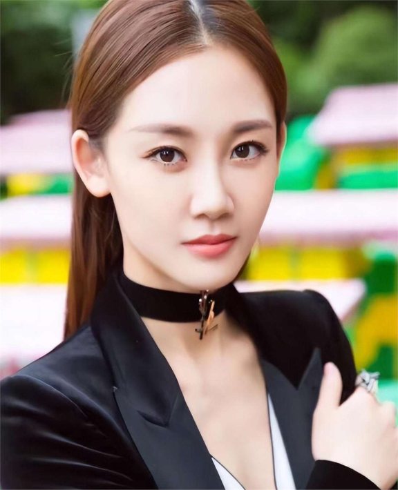 "冯女郎"苗苗,被冯小刚直言她太作假永远都红不了,别说拿奖了