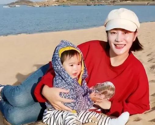 演员张潮:再婚娶内蒙古妻子,62岁又做父亲,大女儿也是知名演员