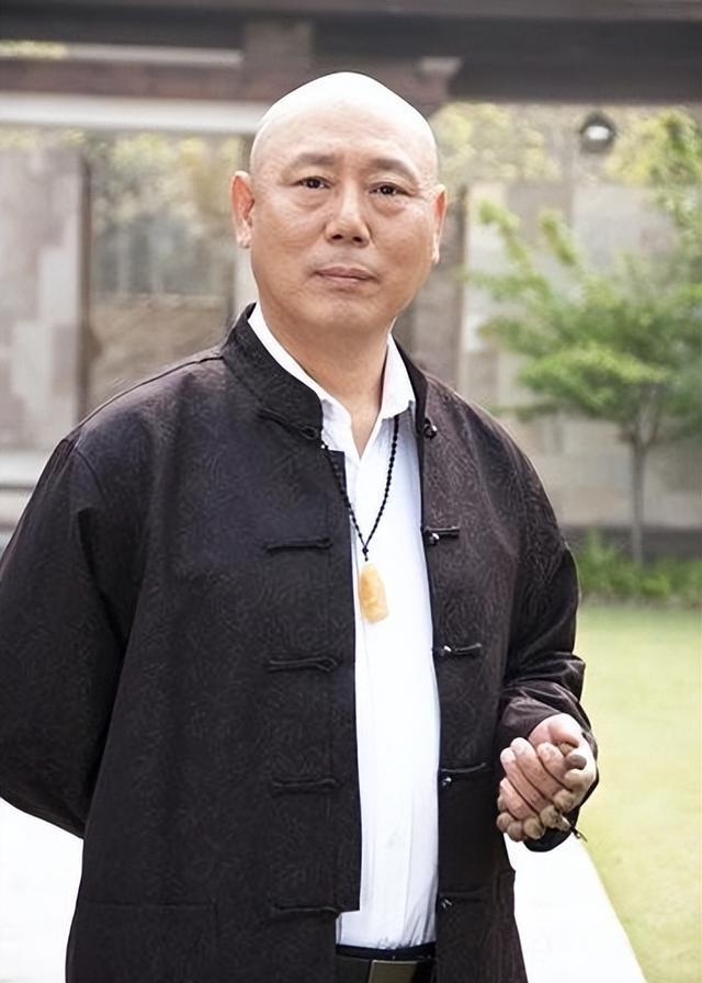 李成儒探讨年龄差异:大2婚妻18岁,为何爱上小28岁侯璎珏却无果