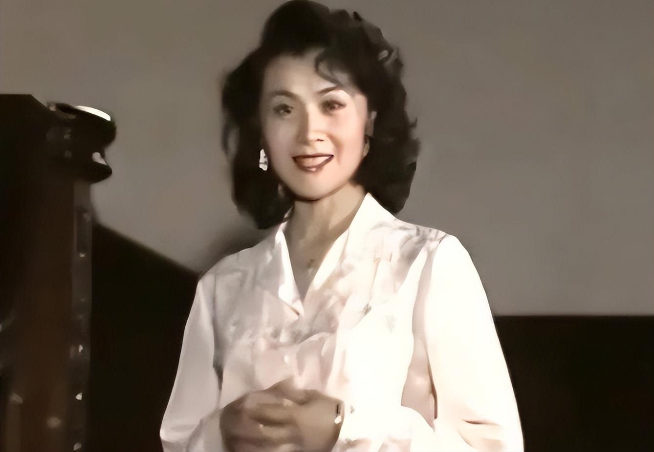 回顾:她是《围城》中的苏文纨,41岁早逝,21前年舍命产子