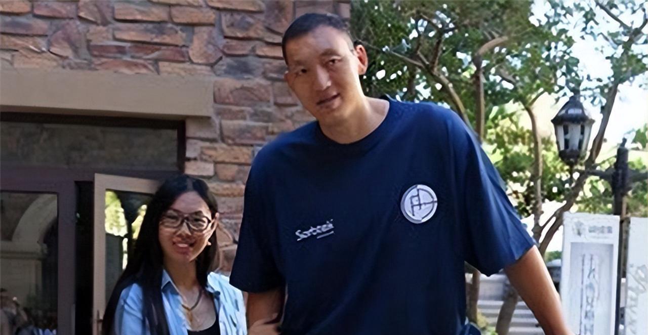 孙明明现状:打野球一场5万,老婆身高1米9,成了世界上最高夫妻