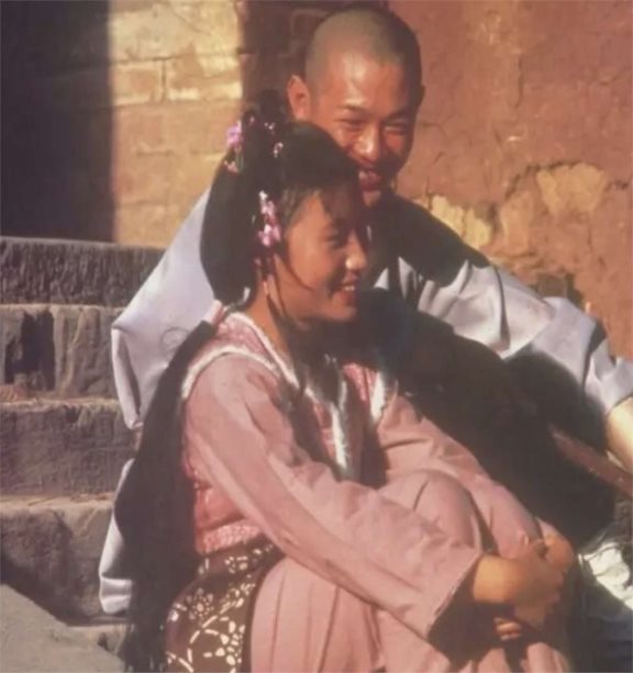 牧羊女丁岚人生波折,曾自毁前程放弃中国国籍,如今无儿无女
