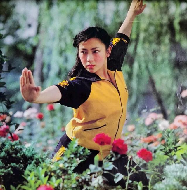 风光后"过气"的内地功夫女星现状,弃国籍,当老板,成武术教练