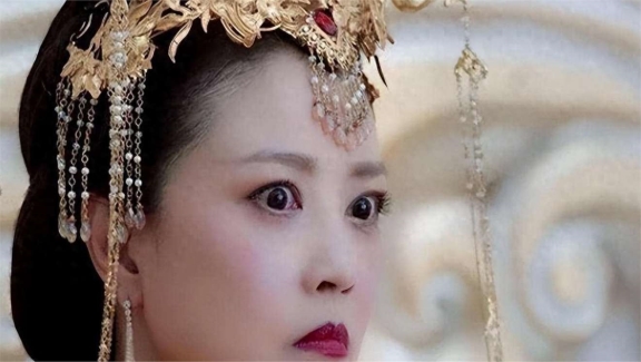 长了张不好惹的脸的8位女星,个个面相很凶,眼神凌厉看着就发怵