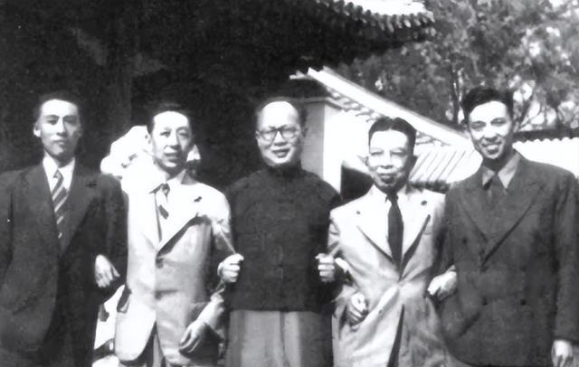 金庸并不姓金,大诗人穆旦和他同宗,本家海宁查氏,是中国的望族