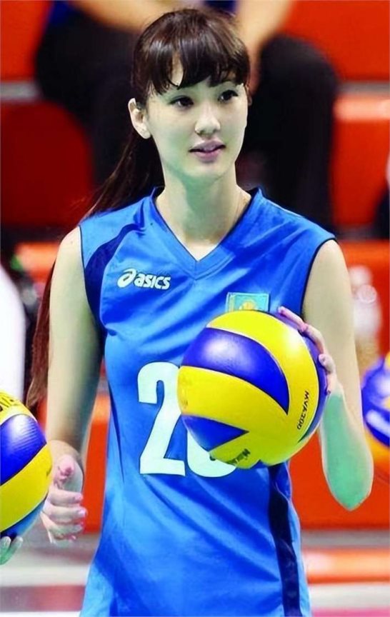 排球女神萨宾娜:身高1米82,颜值身材完美,嫁迪拜富豪后退役