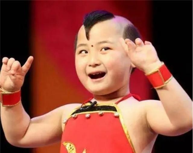 "春晚福娃"邓鸣贺,8岁因白血病复发而去世,妹妹继承哥哥遗风