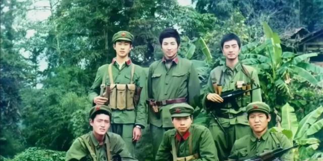 老照片:经典的65式解放军军服,一段让人难忘的芳华岁月