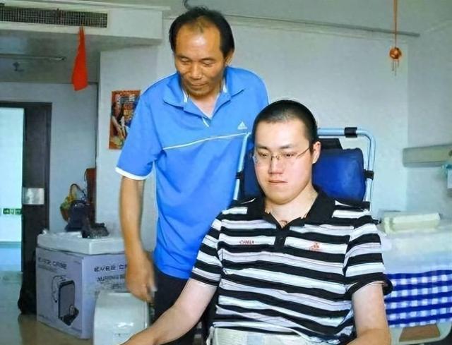 男排汤淼近况:瘫痪16年,母亲妻子早已改嫁,试管女儿刚6岁