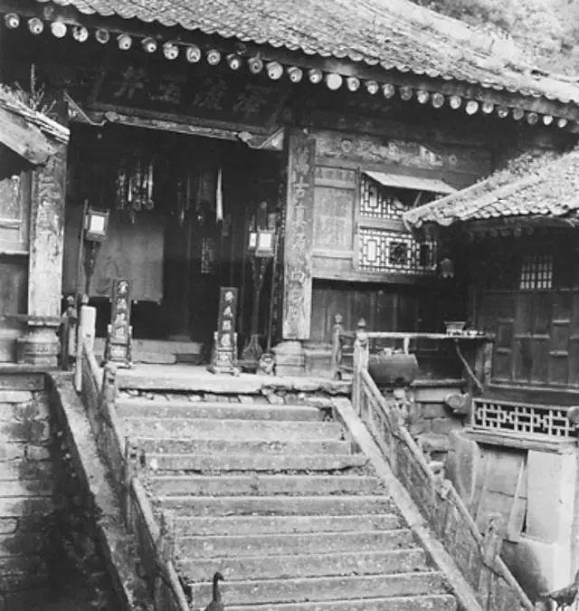太罕见了!1935年华山老照片,没有游客只有道士