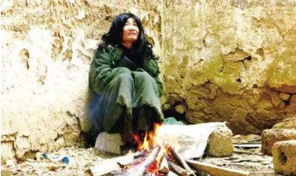 真的有人懒死了?河南第一懒人杨锁到底有多懒,脚不沾地吃饭靠喂