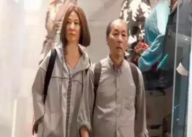 2004年,富商许立信卖掉公司,给140名员工每人分400万