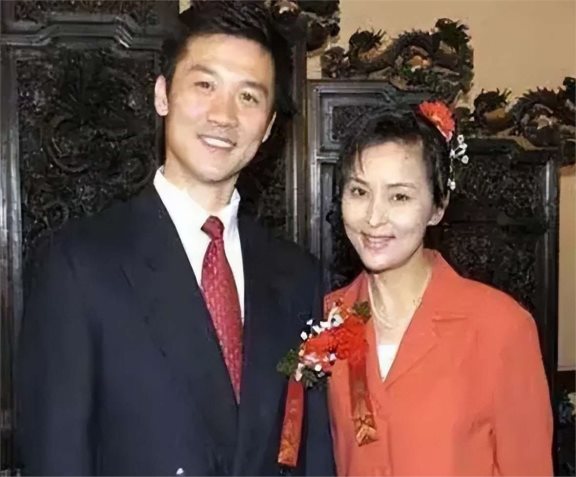 何音和黄志忠离婚后,带着儿子嫁小丈夫许云帆,她的报复有多狠?