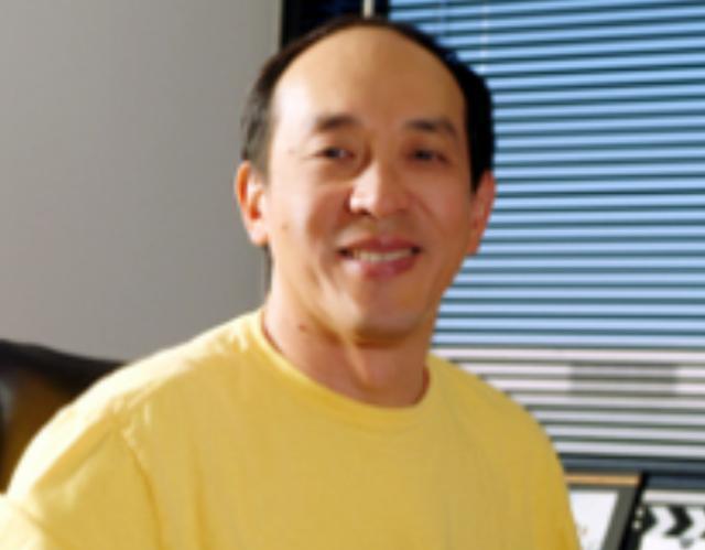 2004年,富商许立信卖掉公司,给140名员工每人分400万