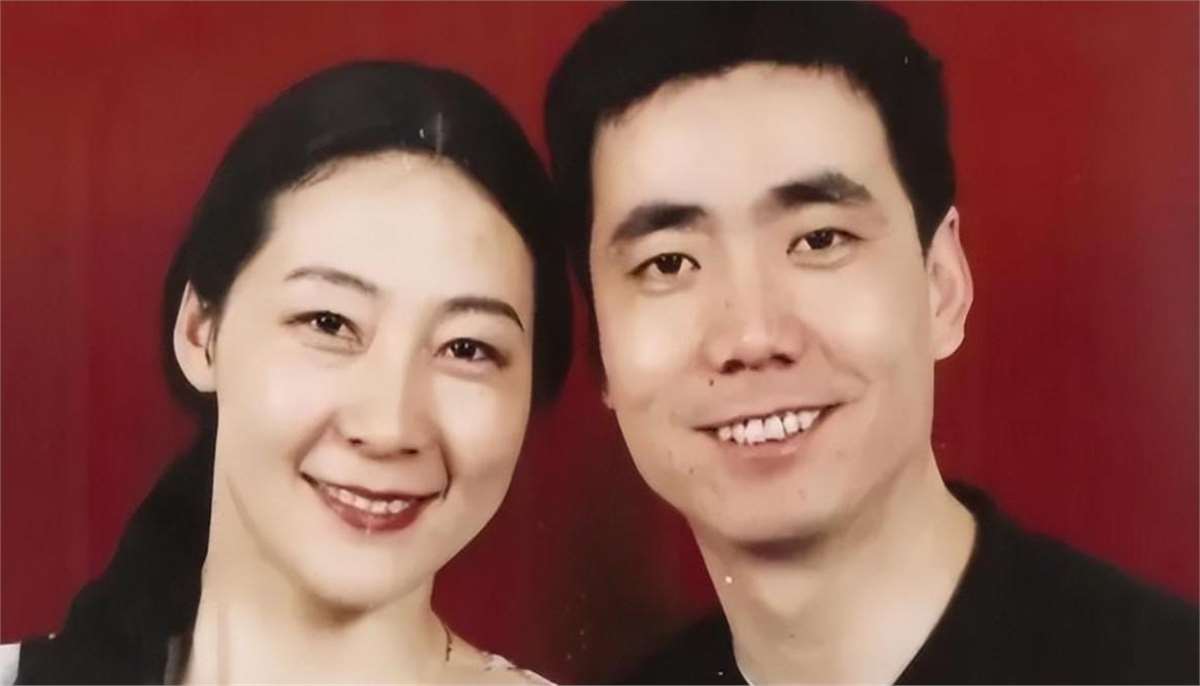 演员范明:出道29年无绯闻,与圈外妻子结婚27年生一女,现状幸福