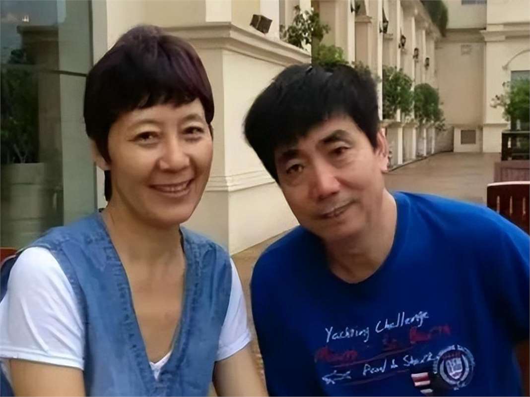 演员范明:出道29年无绯闻,与圈外妻子结婚27年生一女,现状幸福