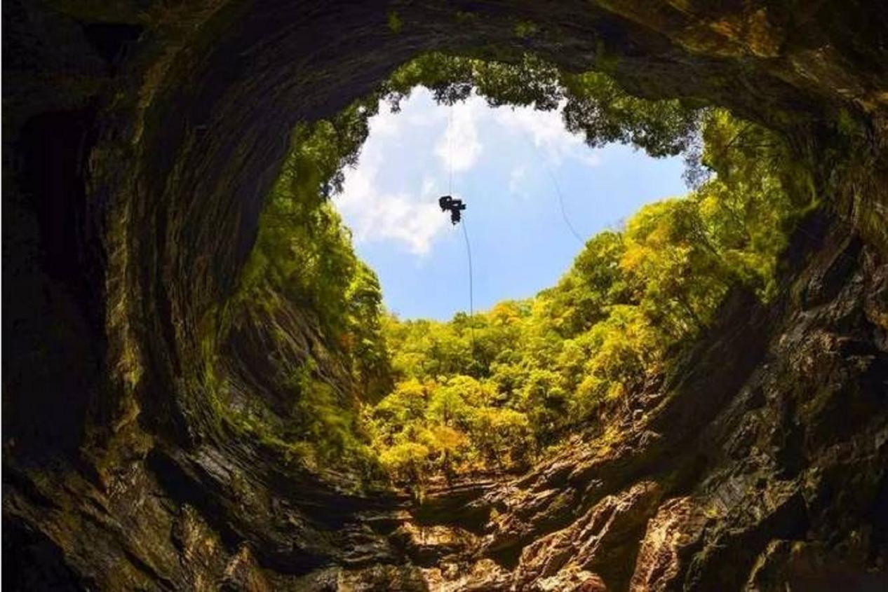 虚构:张家界神堂湾有阴兵?探险队冒死下崖底勘探,被眼前一幕震撼