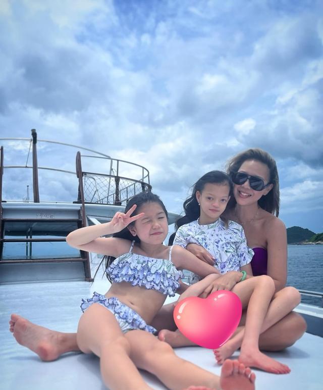 钟丽淇与混血老公接吻庆结婚14周年!曾遇渣男,旧爱疑车震获原谅