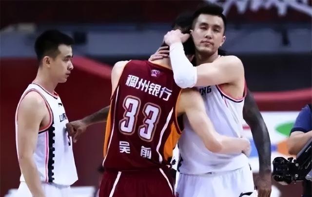 吴前婚姻家庭生活细节和收入?