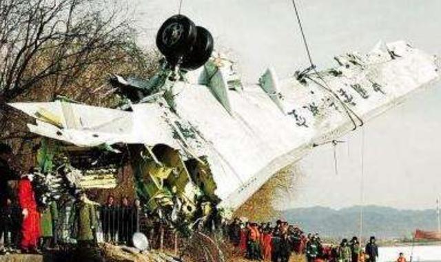 "大连57空难":高学历硕士高空纵火,112人遇难背后有何隐情?