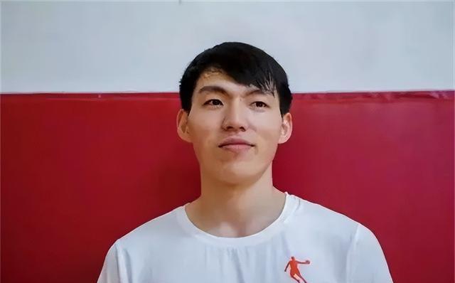 吴前婚姻家庭生活细节和收入?