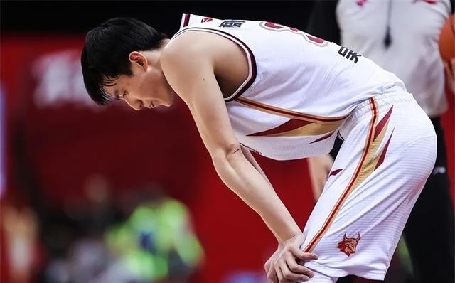 吴前婚姻家庭生活细节和收入?