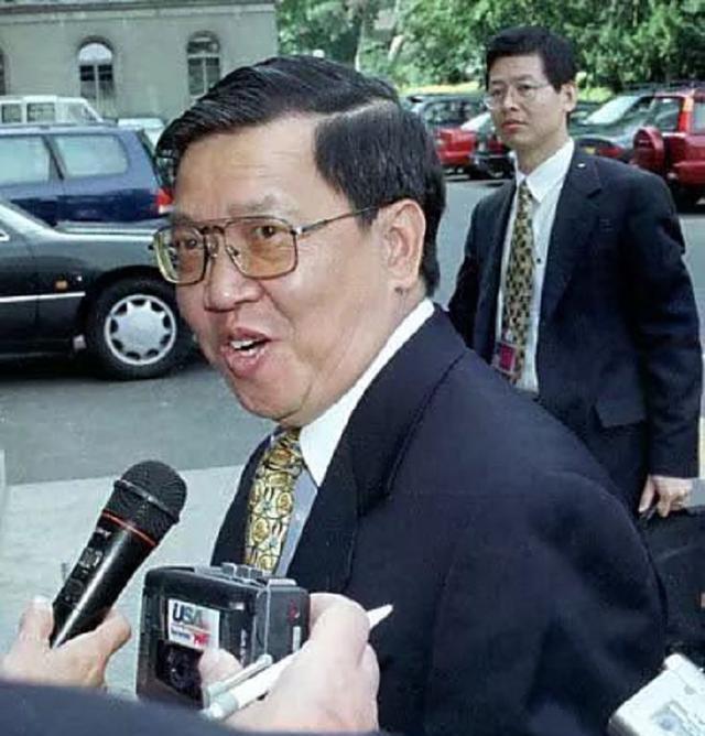 1997年龙永图入世谈判,美方:中国肉只能做狗食,龙永图如何回应