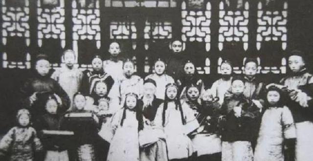 晚清名臣张之洞:63岁生个儿子乐开花,30多年后儿子却成著名汉奸