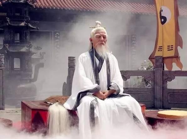 在古代,风水先生和医生一样,吃香!